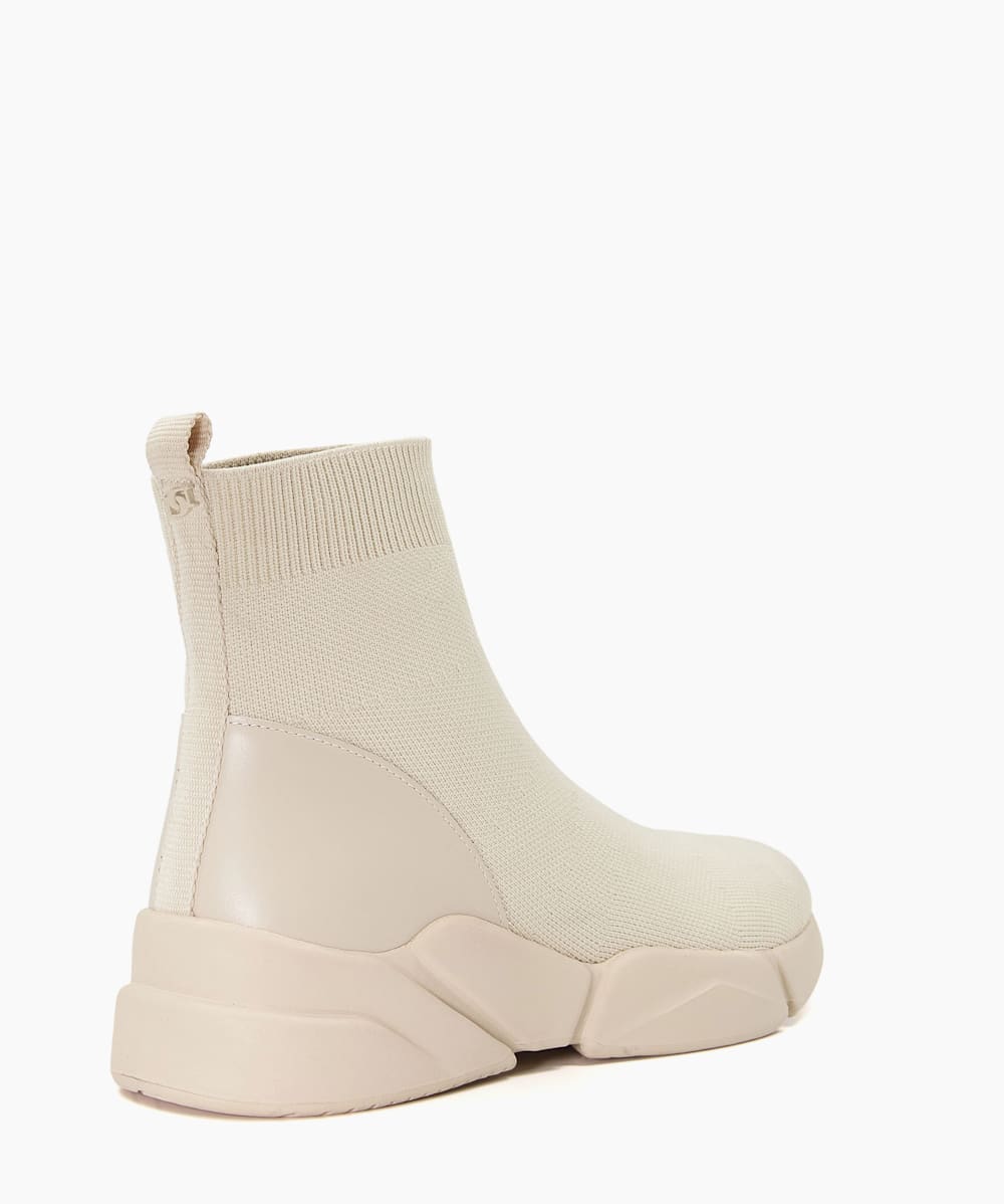 Event Off White