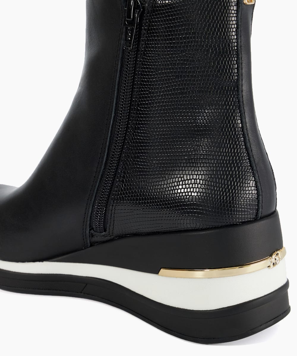 Wedge trainer boot 2025