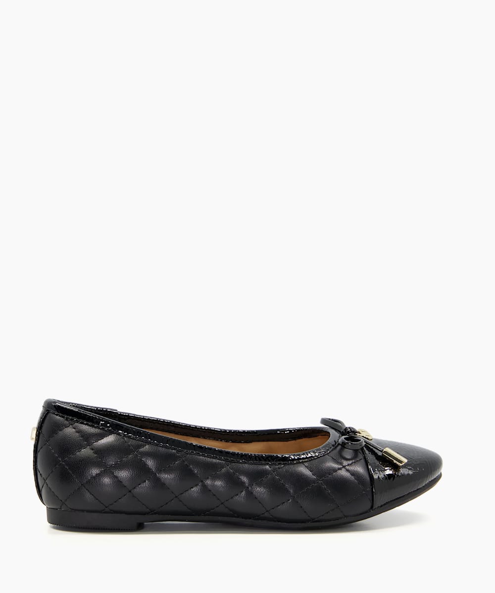 Black quilted flat shoes 2025