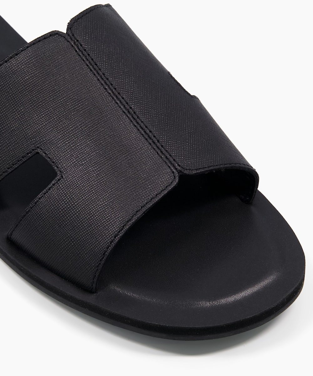 Mens sandals under best sale 4
