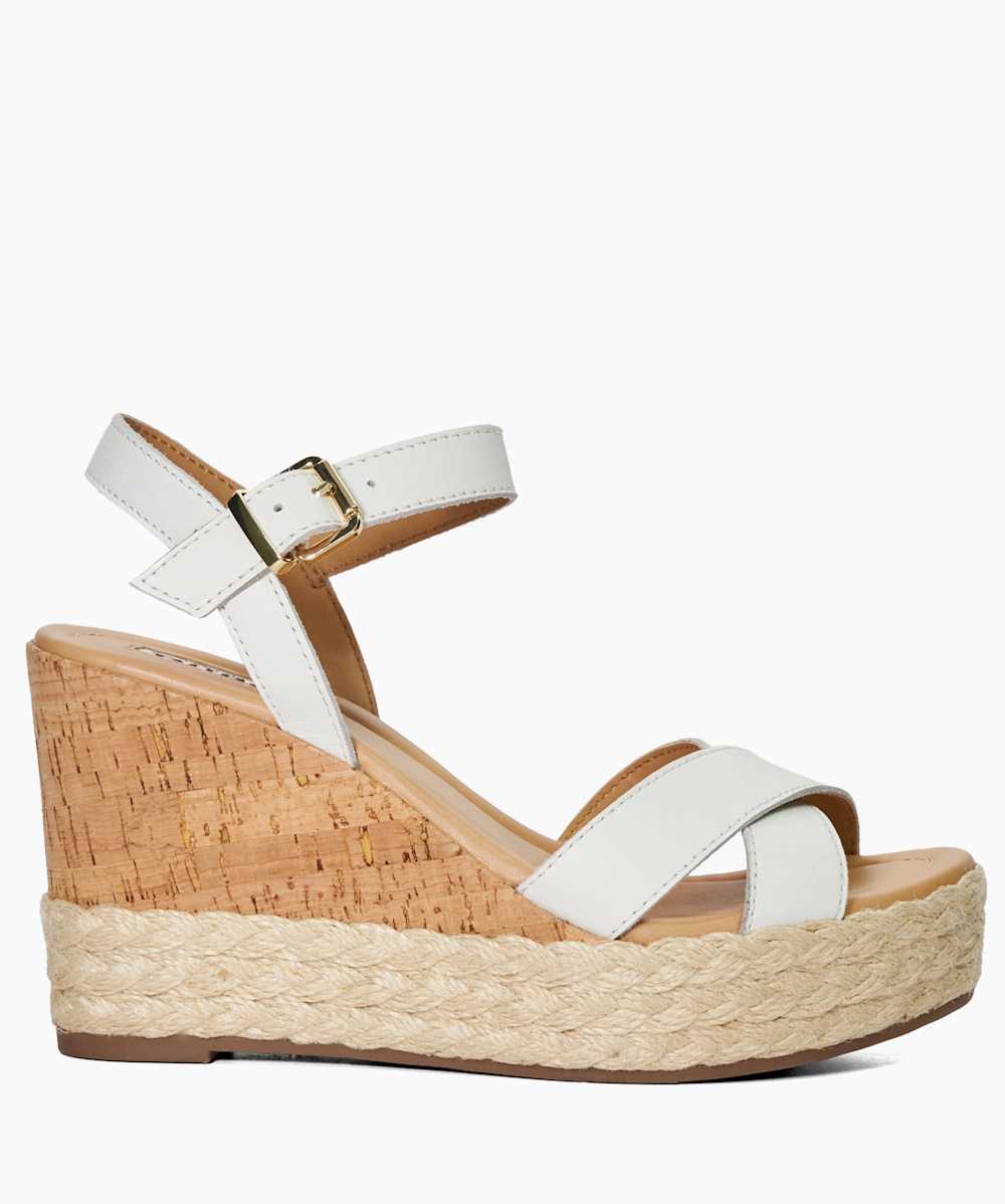 White wedges dune 2025