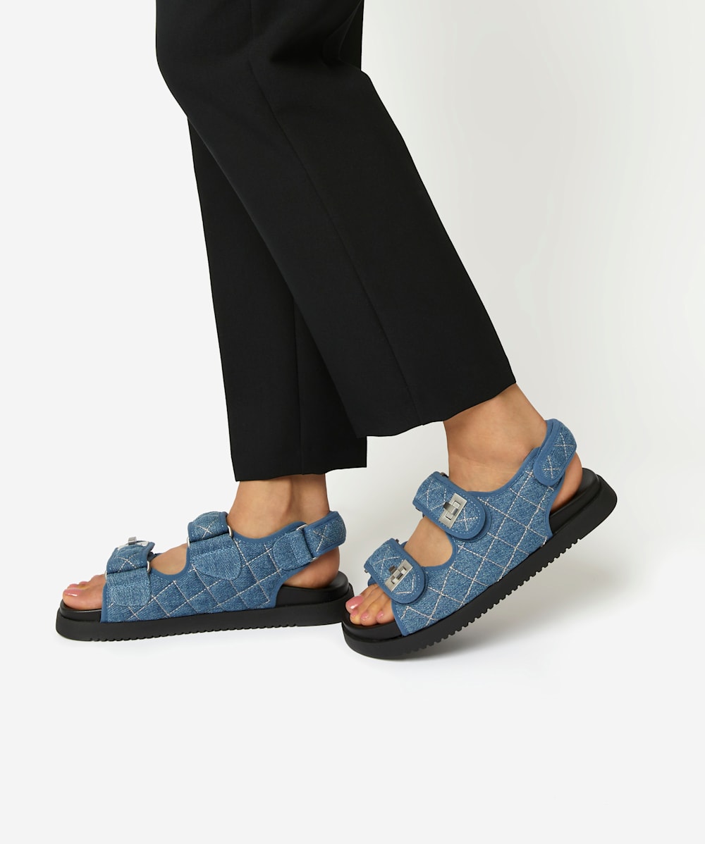Chanel flip flops 2020 online