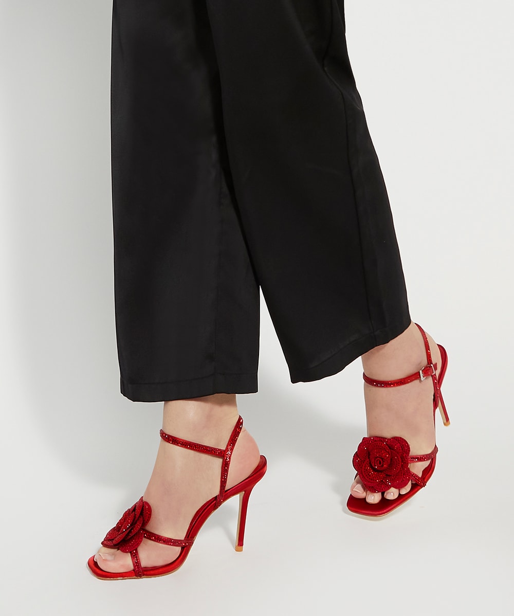 Medallion hotsell flat sandals