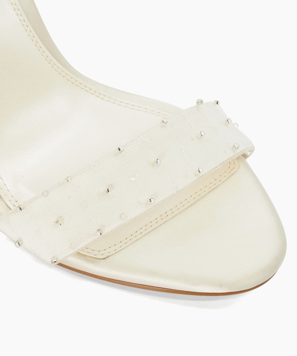 Bandolino malorie wishbone sandal best sale