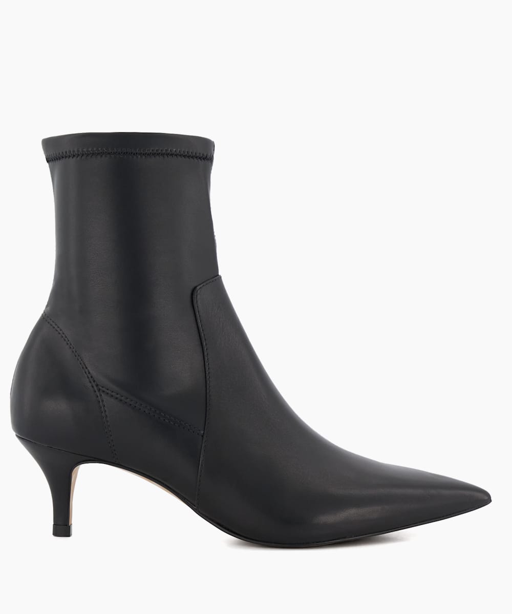 Kitten heel black boots 2025