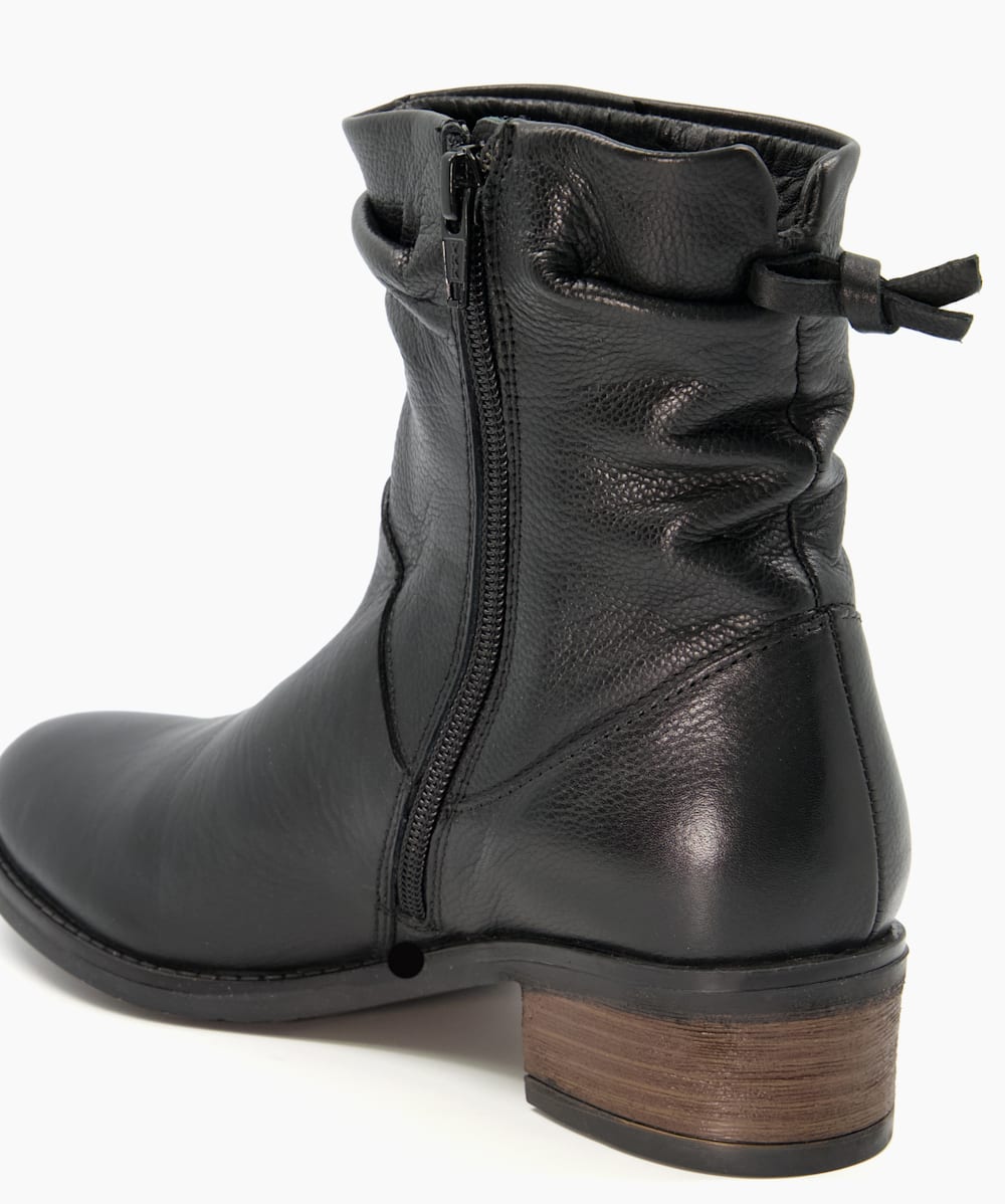 Tata cliq boots deals