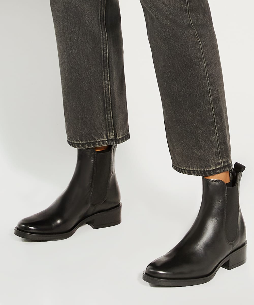 Vagabond amina black leather sale chelsea boots