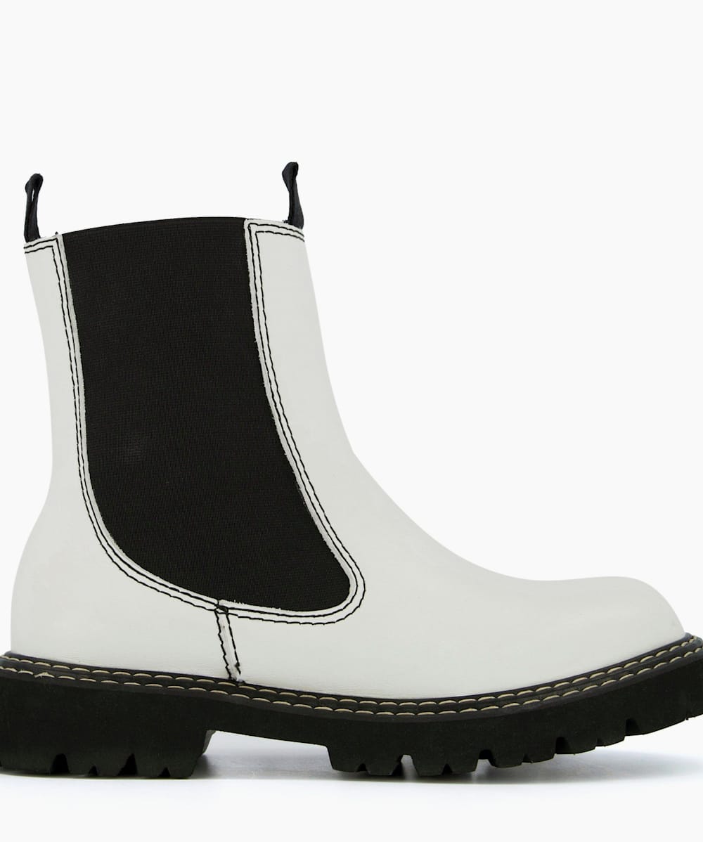 White boots dune 2025