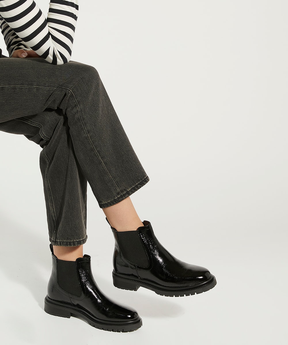 Black shiny chelsea boots 2025