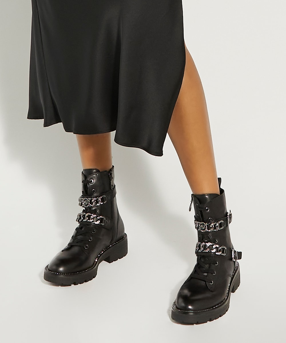 Black ankle boots with chains 2025