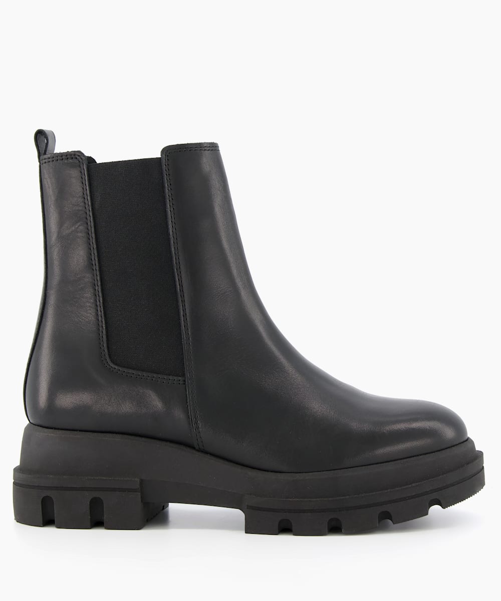 Chelsea boots with chunky sole top