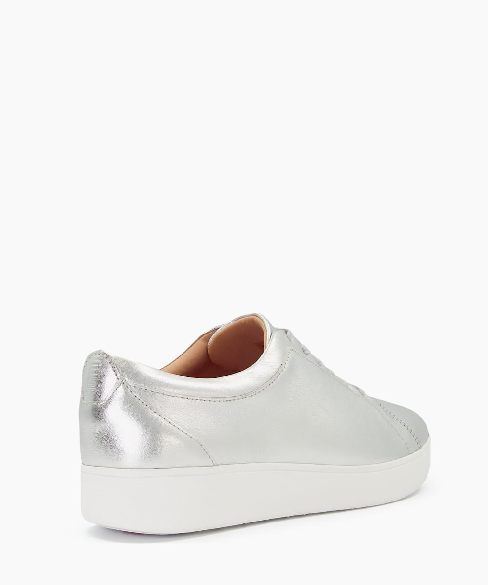 Silver shop fitflop trainers
