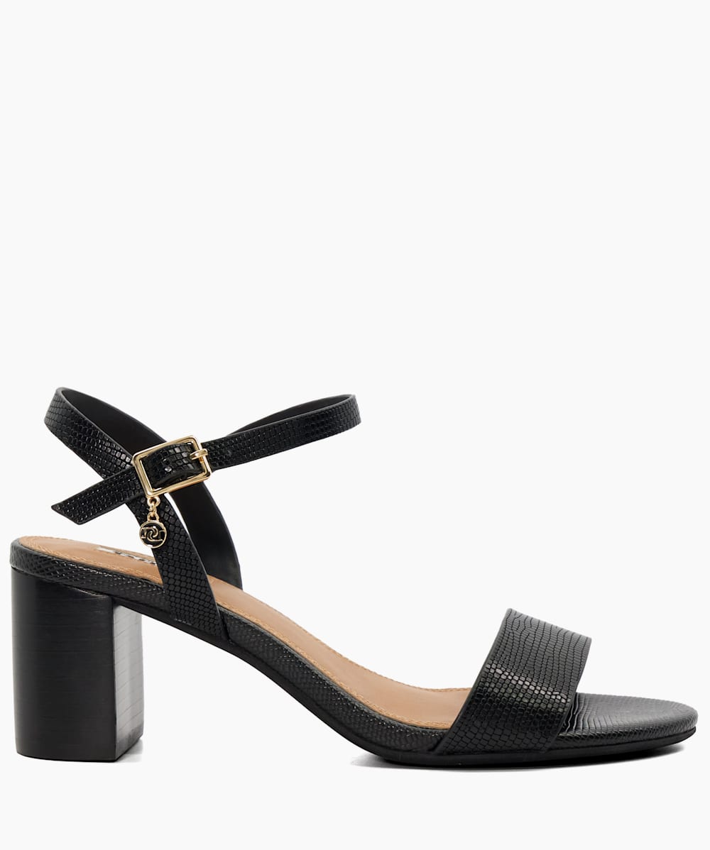 Wide jelly sandals store