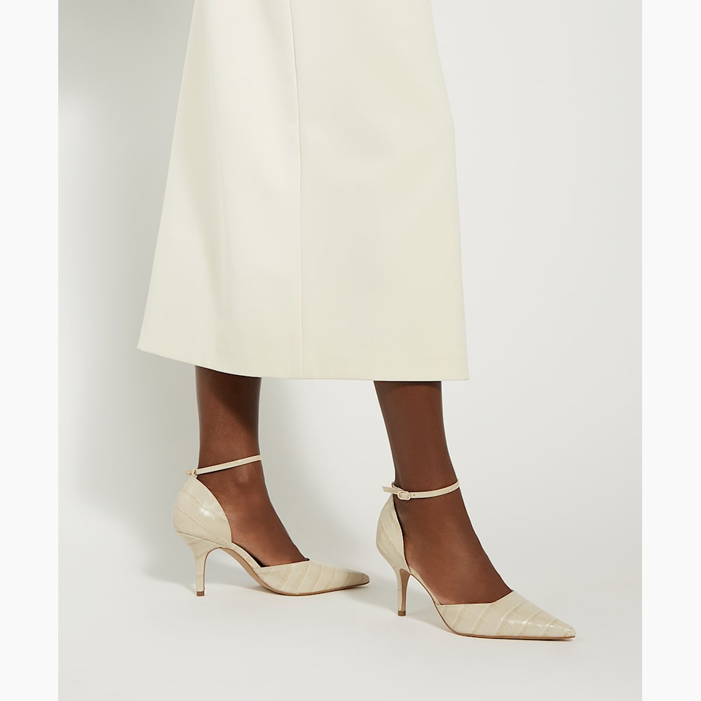Pumps cream fabulous pointed shoes
