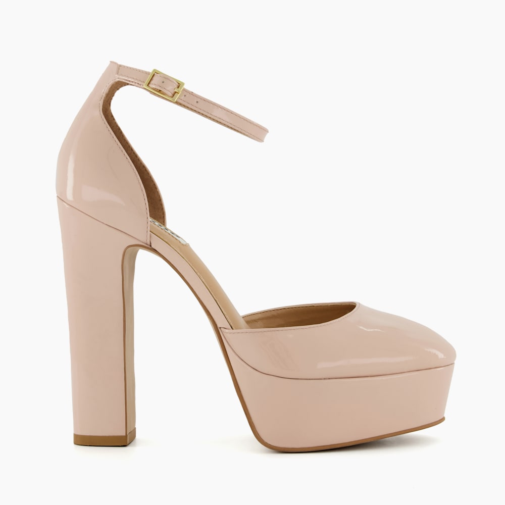 Nude patent leather shoes 2025