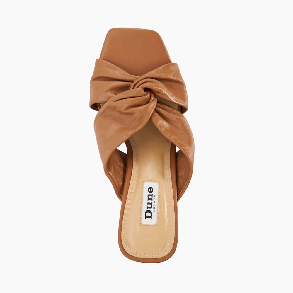 【DUNE LONDON】メイズ ノットディテール レザー ミュール Maizing Tan, Knot Detail Heeled Mules | Dune London