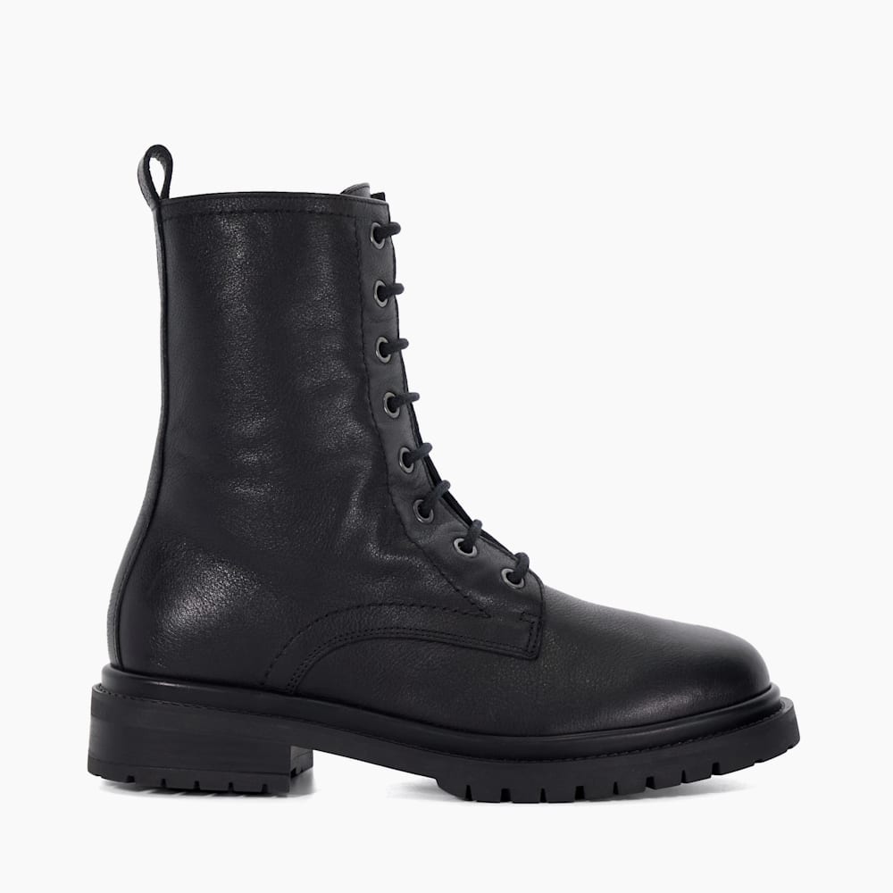 Black flat lace boots 2025