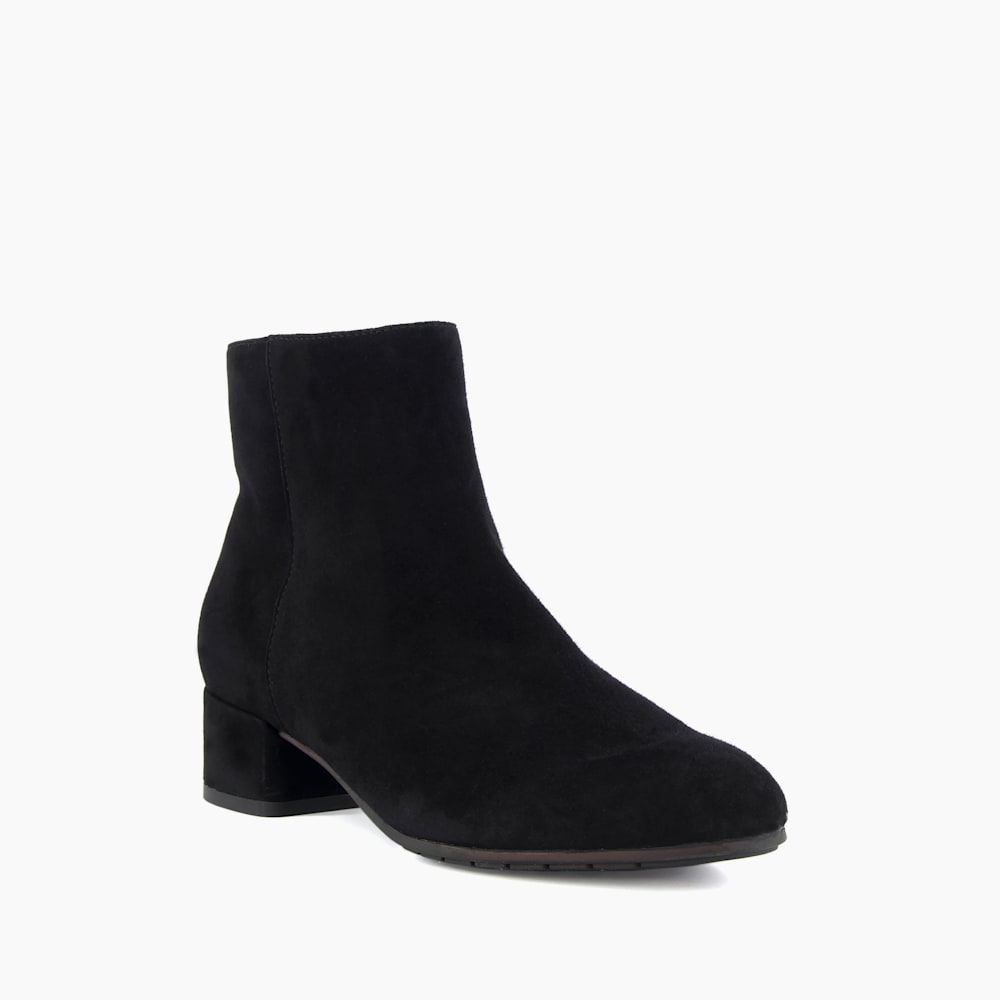 Plain black boots ladies online