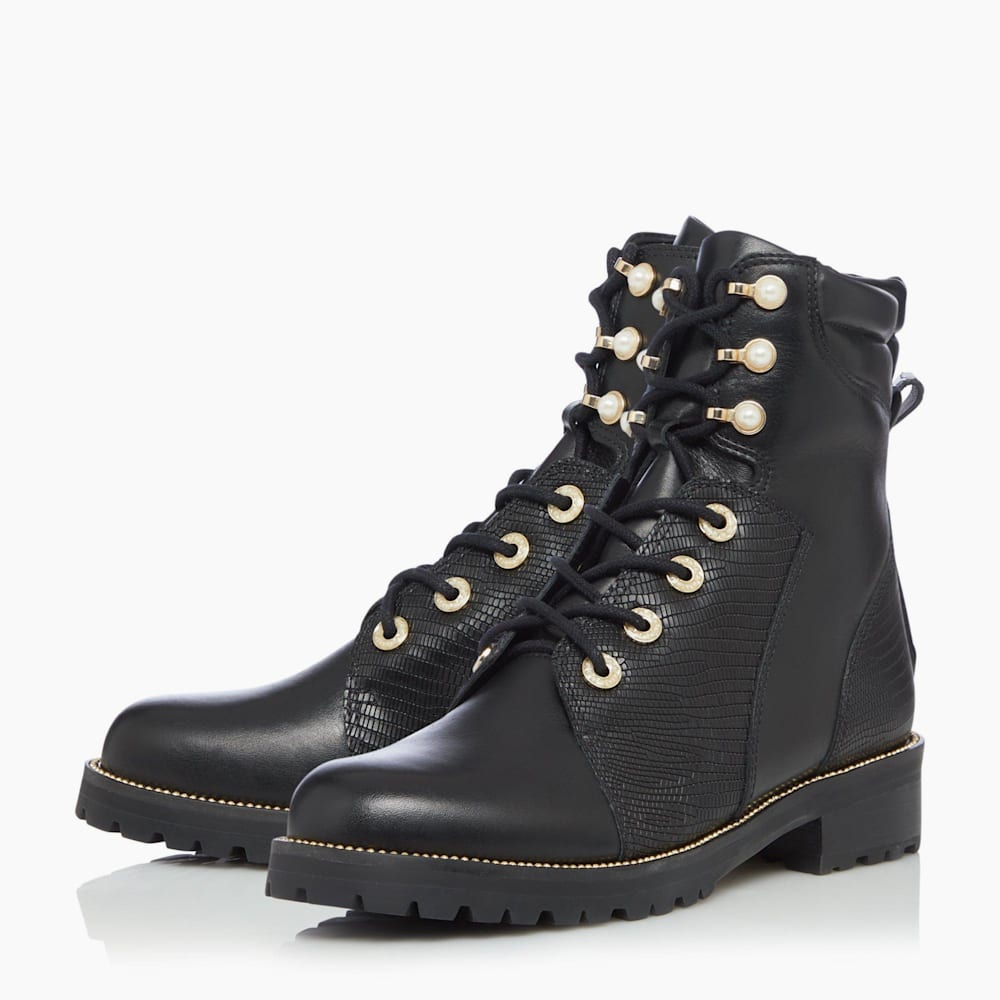 Pearl boots shop