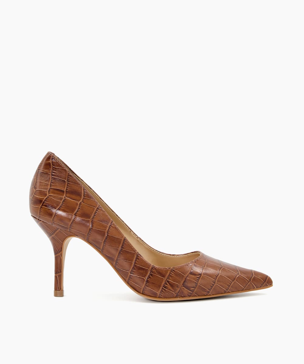 Tan pointed clearance toe heels