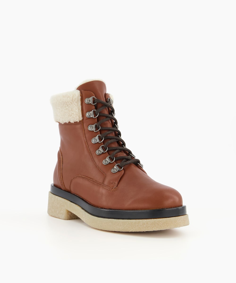 Tan walking outlet boots
