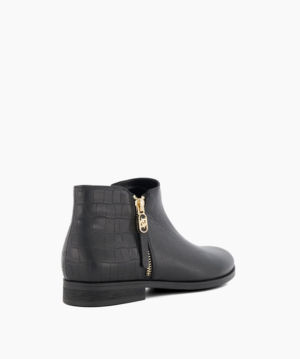 Croc effect chelsea boots sales