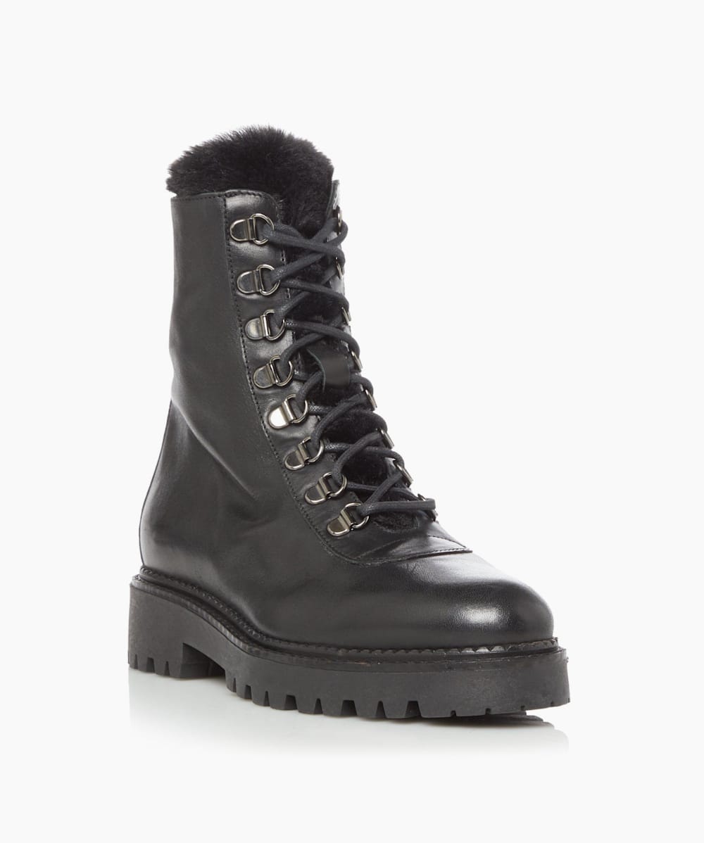 Black fur lined online boots