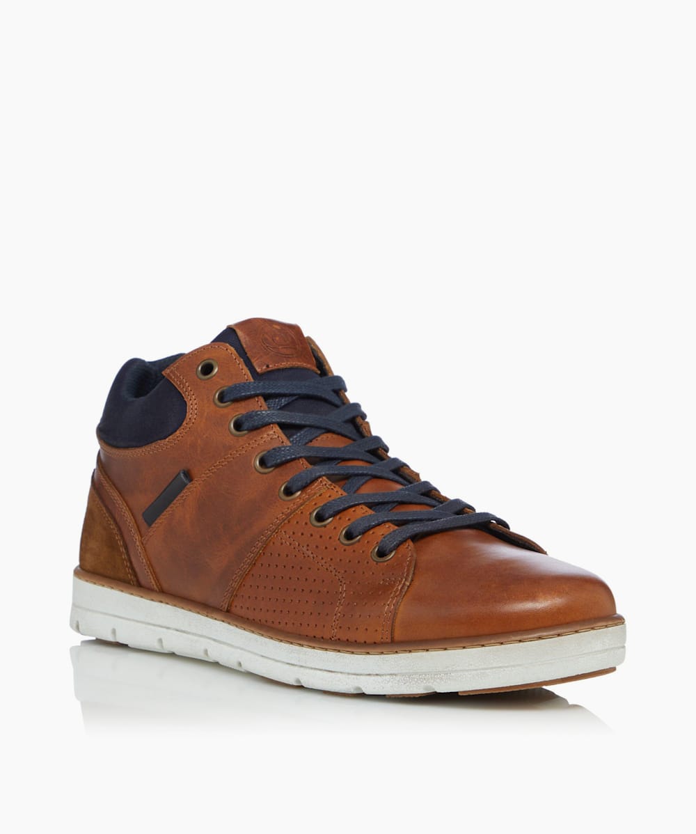 Smart high outlet top trainers