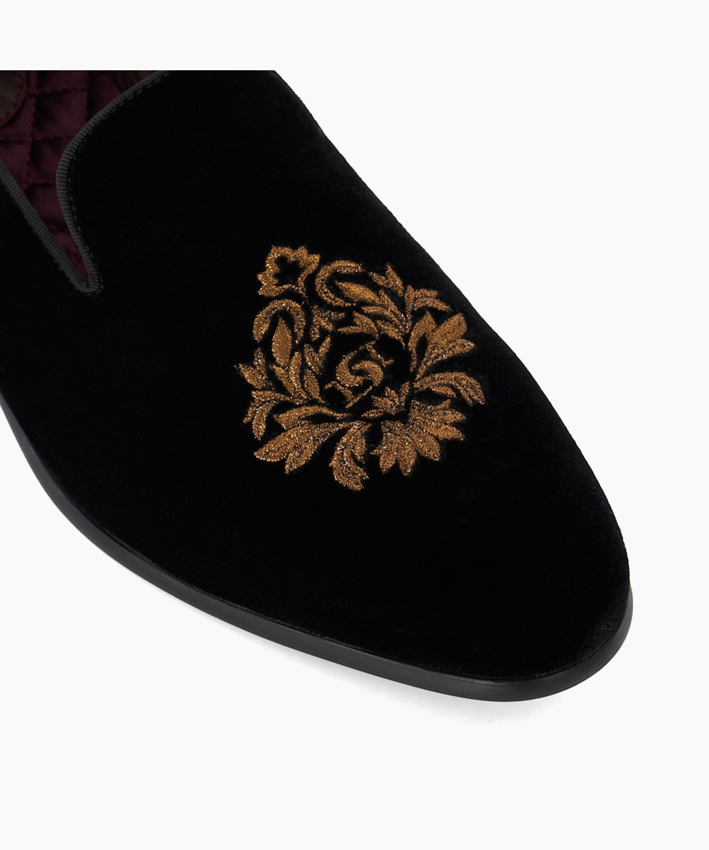Velvet embroidered loafers top