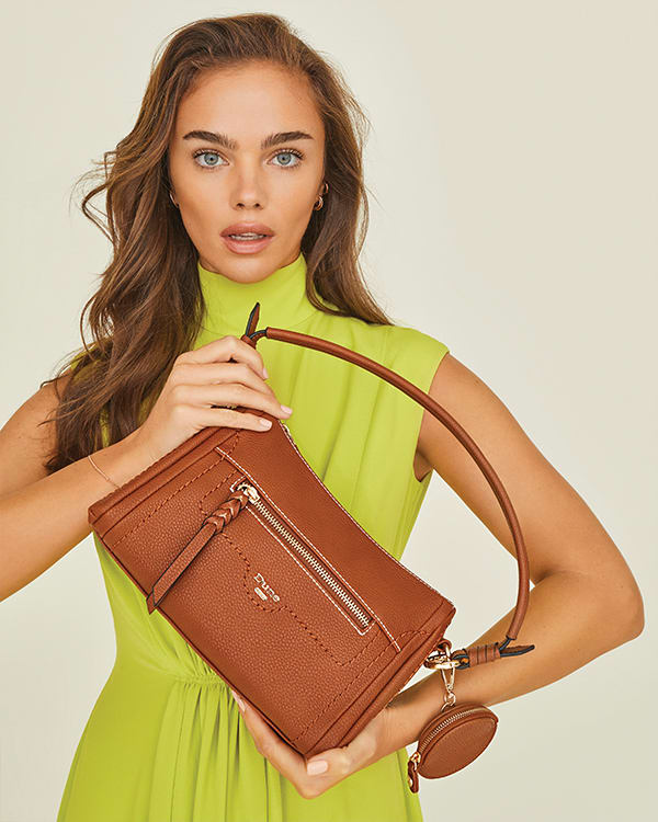 Model holding the Dallas bag