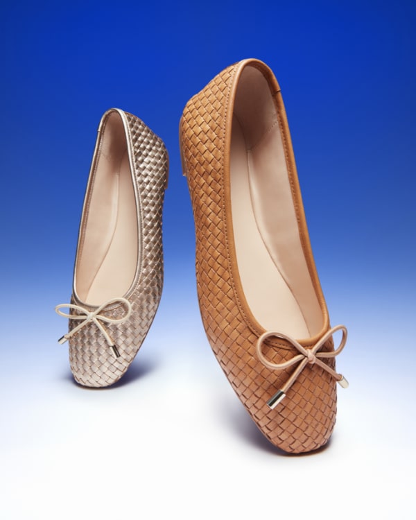Women's woven ballerina flats with bow detail in tan and gold