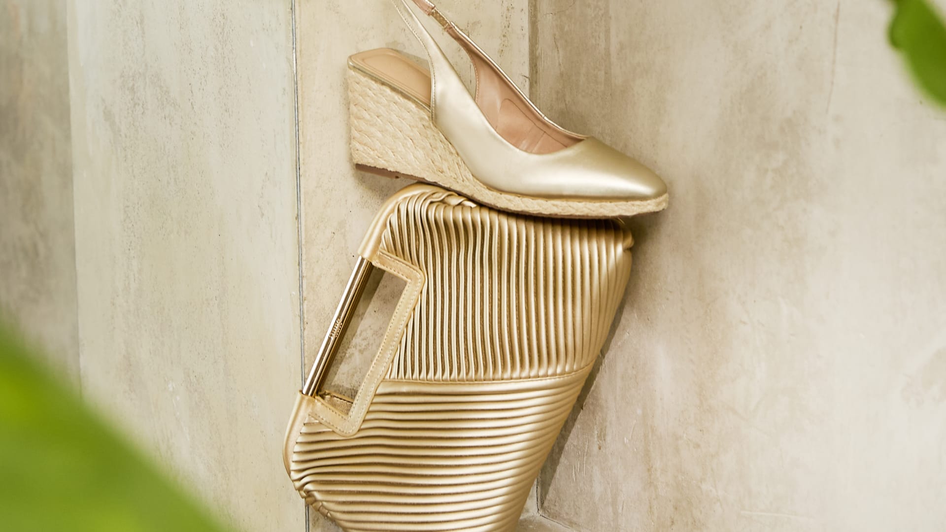 Women's wedge espadrille heel in gold leather with pleated gold clutch bag