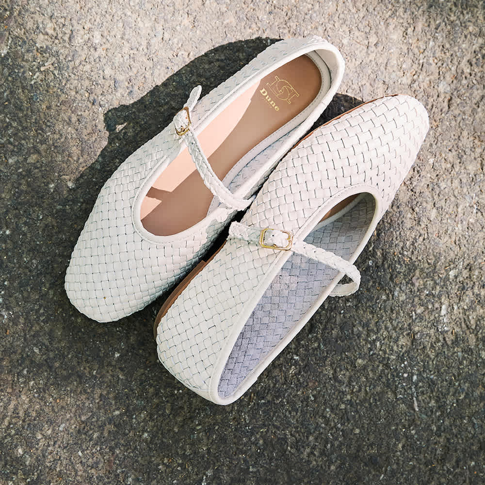 A pair of white women's flat woven flat shoes