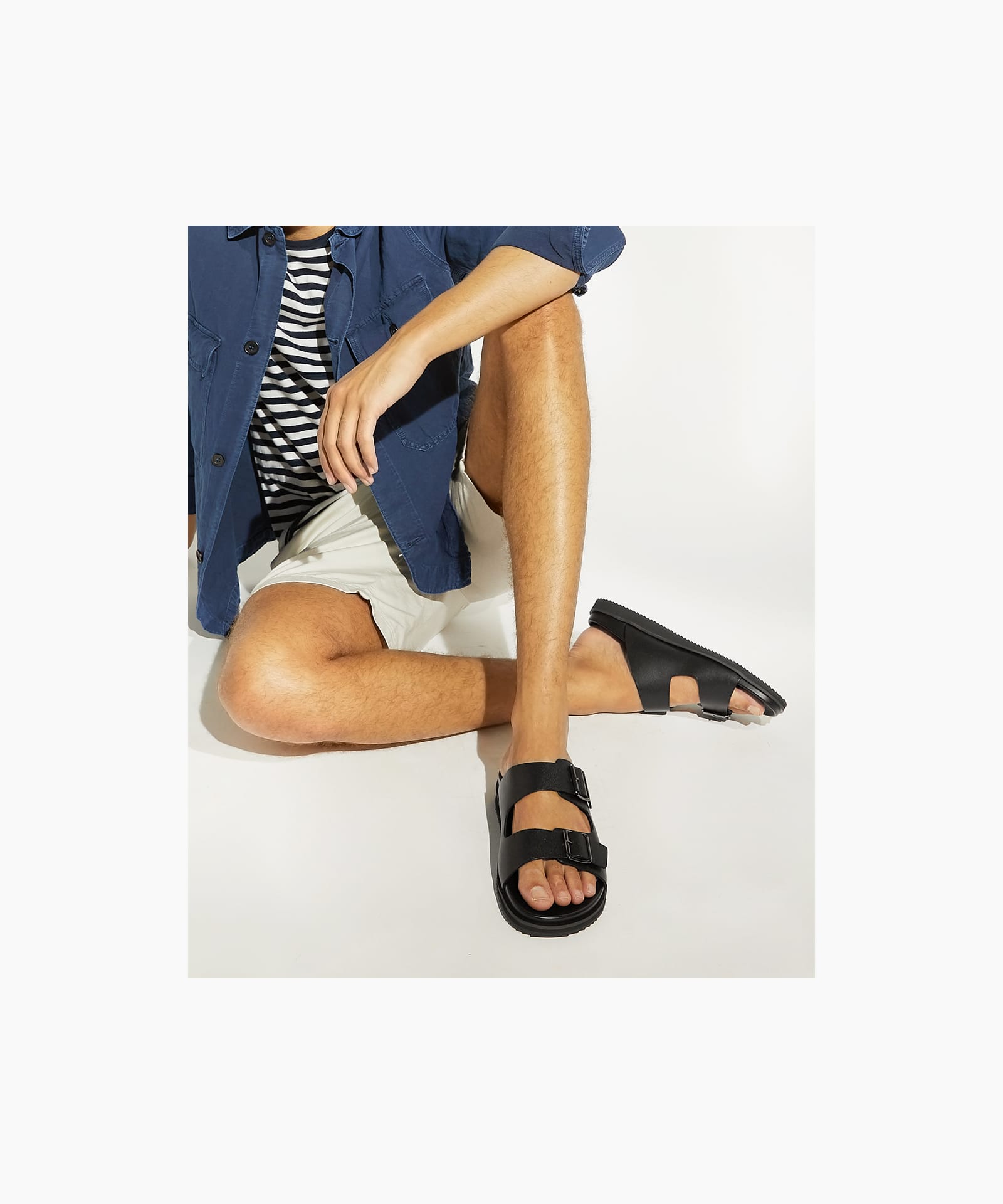Itare, Black, large