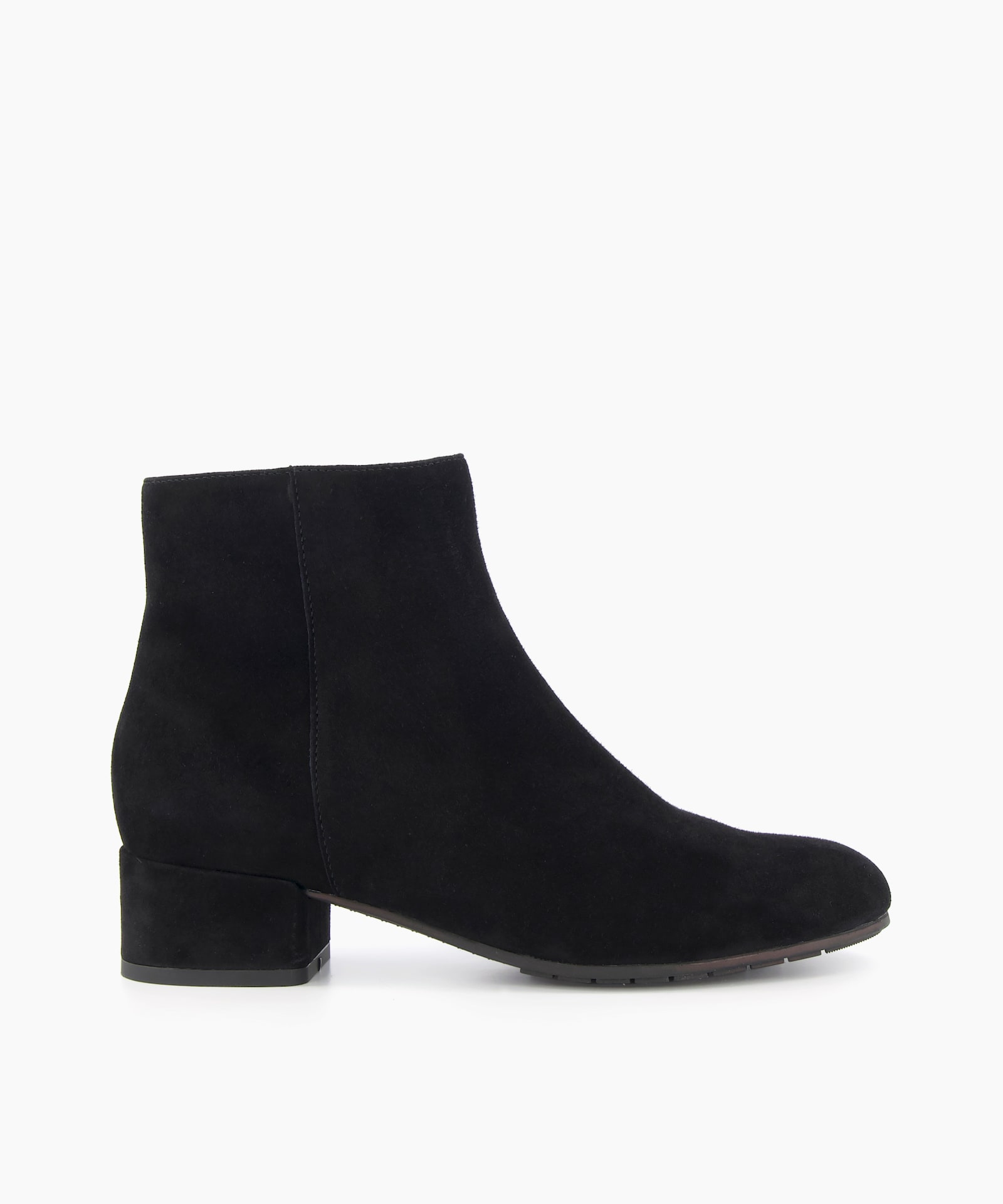 Chelsea boots store with small heel