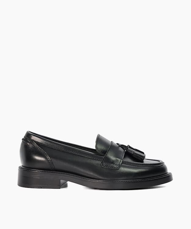 Flat shoes hotsell black colour