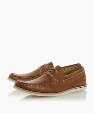 dune boat shoes in tan leather