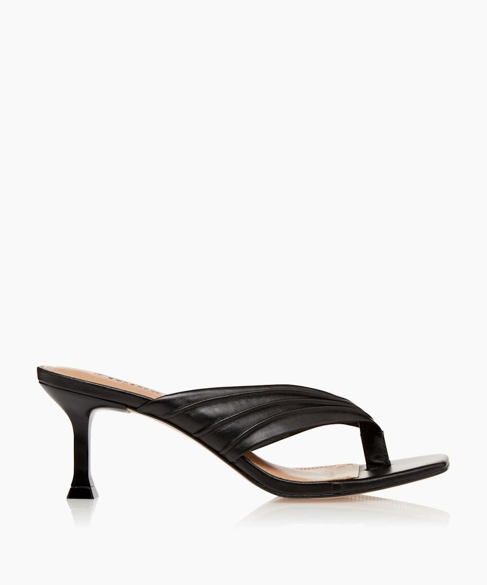 toe post mules